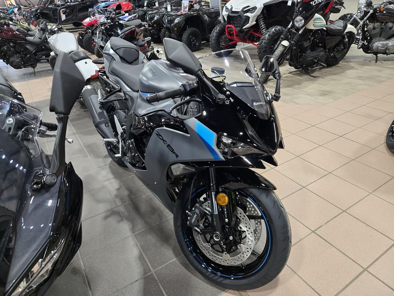 2025 Kawasaki NINJA ZX6R ABS METALLIC MATTE DARK GRAY AND EBONYImage 3