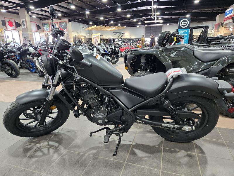 2025 Honda REBEL 300 MATTE BLACK METALLIC Image 3