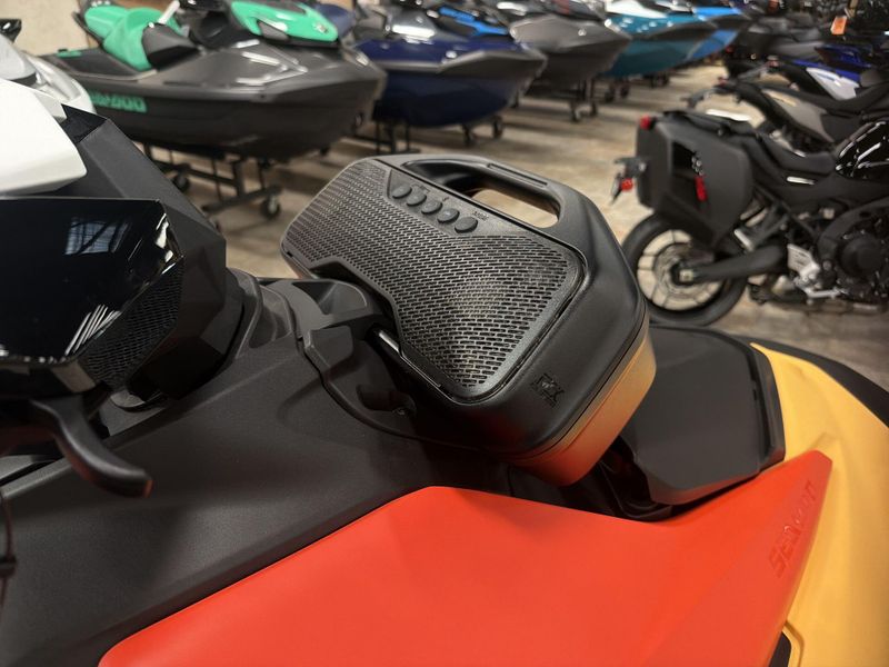New 2026 Sea-Doo SPARK FOR 3 90 CONVENIENCE PACKAGE (SOUND SYSTEM) Image 25