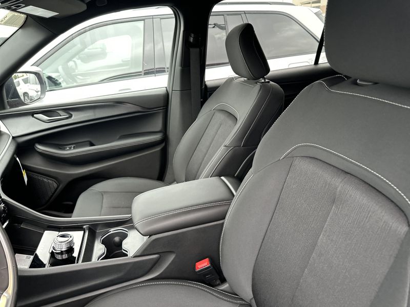 New 2025 Jeep Grand Cherokee L Laredo X 4x4Image 21