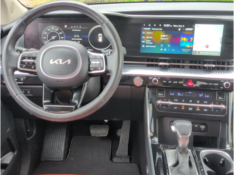 Used 2023 Kia Carnival MPV SX PrestigeImage 33