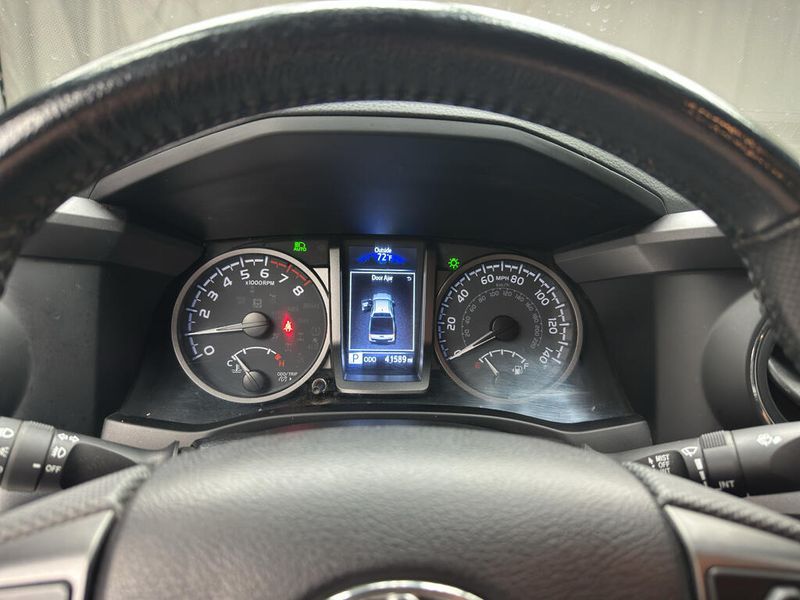 Used 2022 Toyota Tacoma TRD Off RoadImage 9