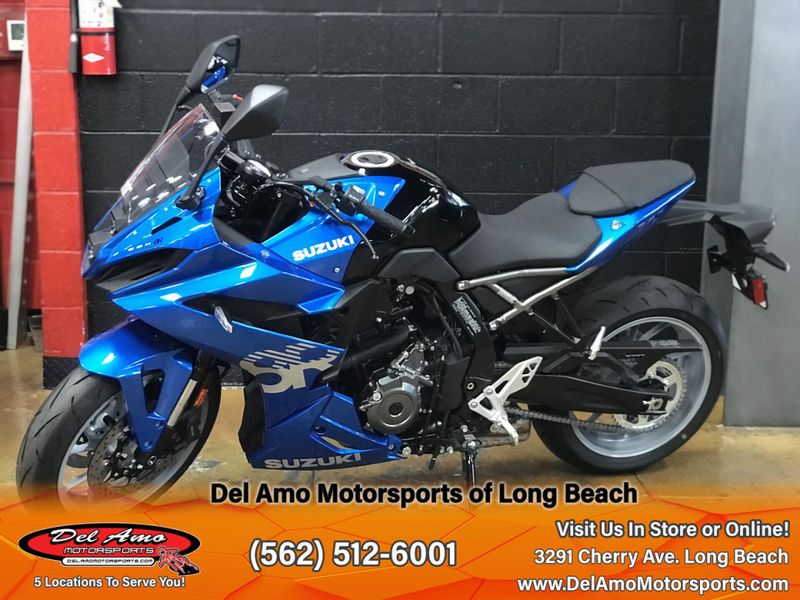 2025 Suzuki GSX-8R Image 1