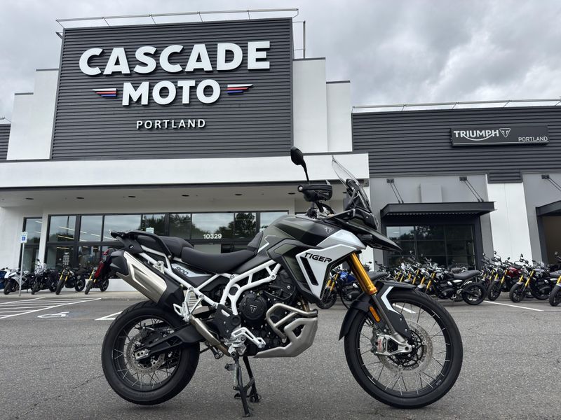 2024 Triumph Tiger 900 Rally Pro - KHAKI GREEN - PHANTOM BLACK 