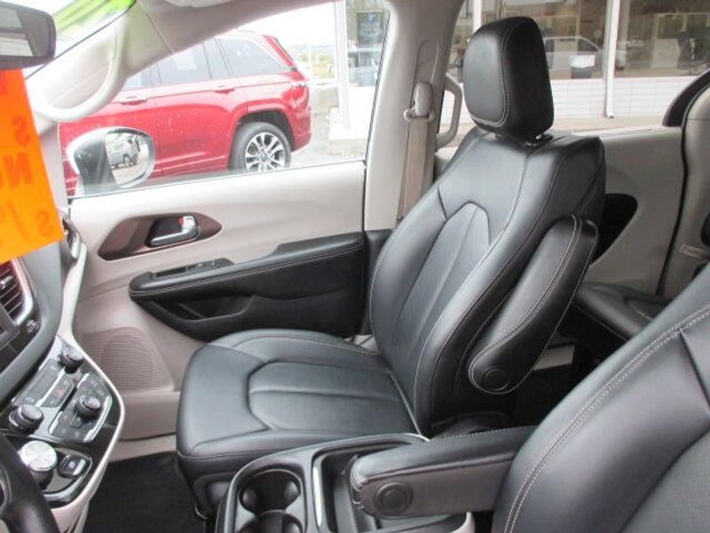Used 2020 Chrysler Voyager LXIImage 20
