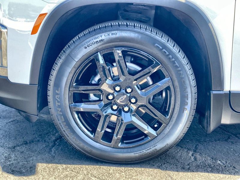 Used 2022 Chevrolet Traverse LSImage 32