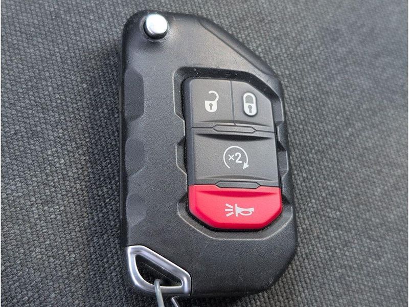 Used 2025 Jeep Wrangler SaharaImage 19
