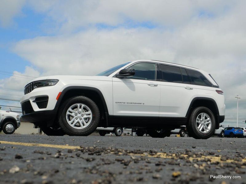 New 2025 Jeep Grand Cherokee Laredo 4x2Image 18