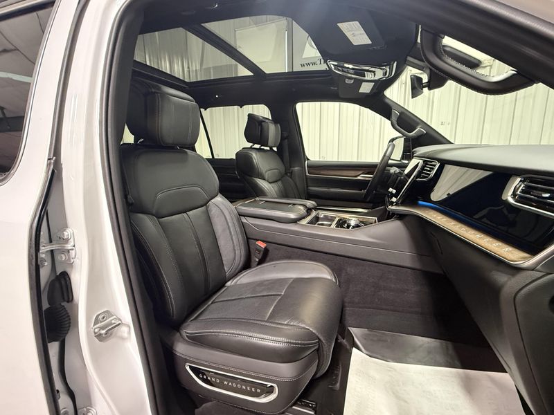 2025 Jeep Grand Wagoneer Image 13