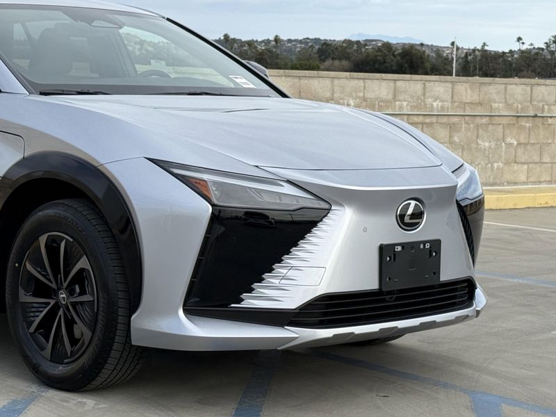 New 2026 Lexus RZ 350eImage 3