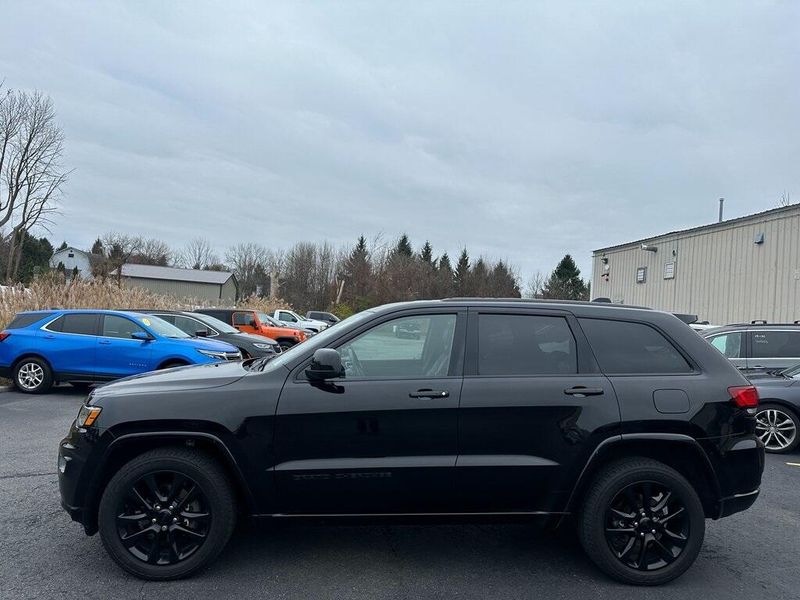 2017 Jeep Grand Cherokee AltitudeImage 8