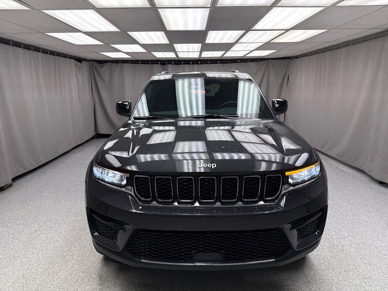 New 2025 Jeep Grand Cherokee Laredo 4x4Image 5