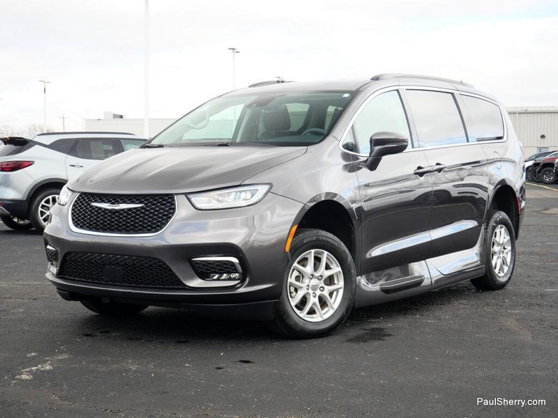 Used 2022 Chrysler Pacifica Touring L