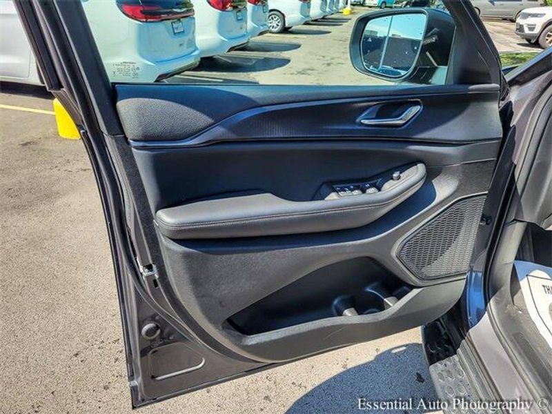 2024 Jeep Grand Cherokee Laredo photo 21
