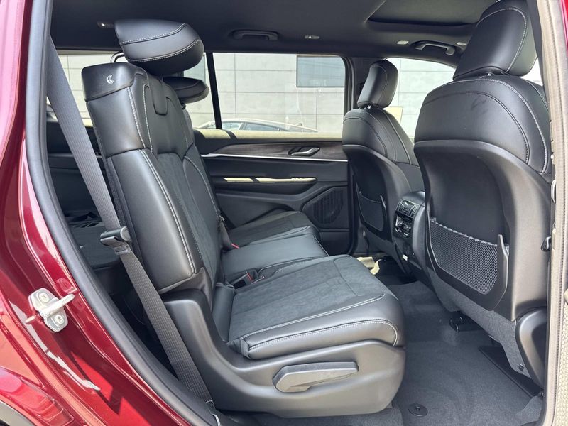 New 2026 Jeep Grand Cherokee L Laredo Altitude 4x2