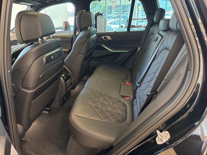 2025 BMW X5 xDrive40i M PACKAGE