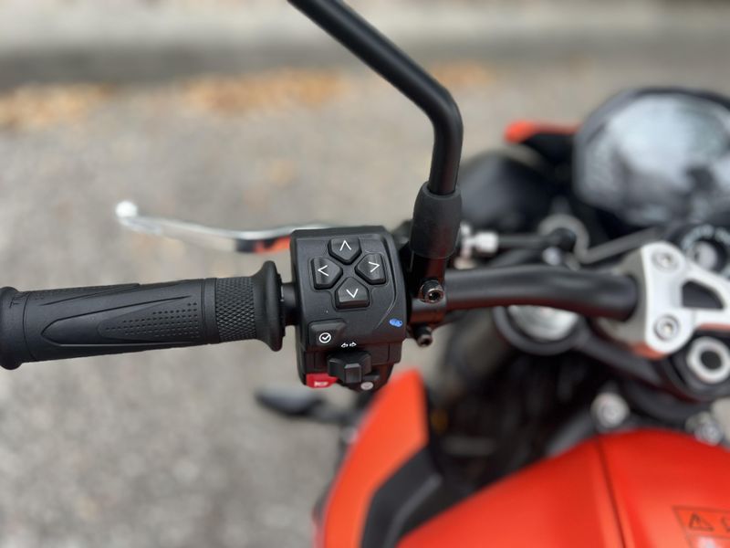 2025 Triumph Street Triple 765 R