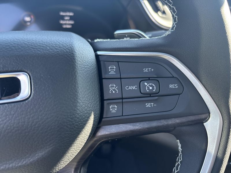 New 2025 Jeep Grand Cherokee Limited 4x4Image 33