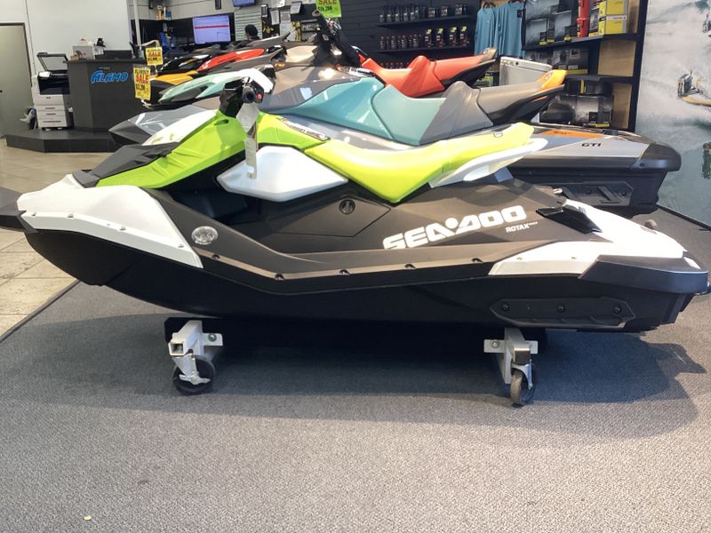 2023 SEADOO SPARK 2UP ROTAX 900 ACE90 CONV WITH IBR MANTA GREEN AND WHITE Image 4
