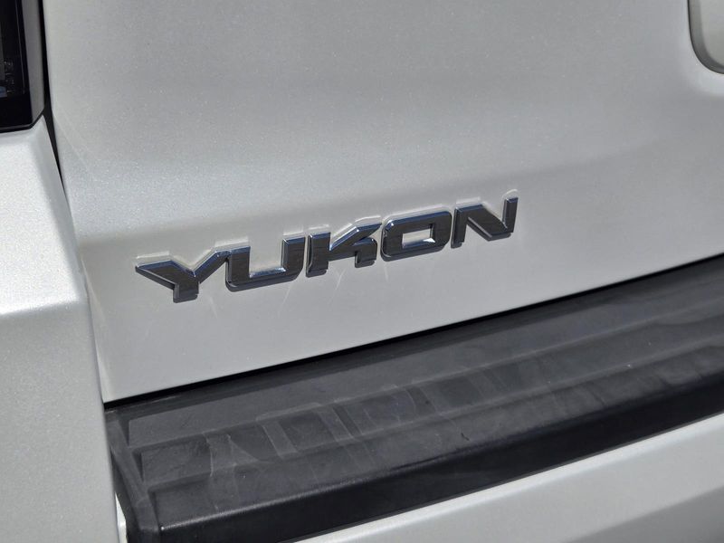 Used 2017 GMC Yukon 2WD 4dr SLT