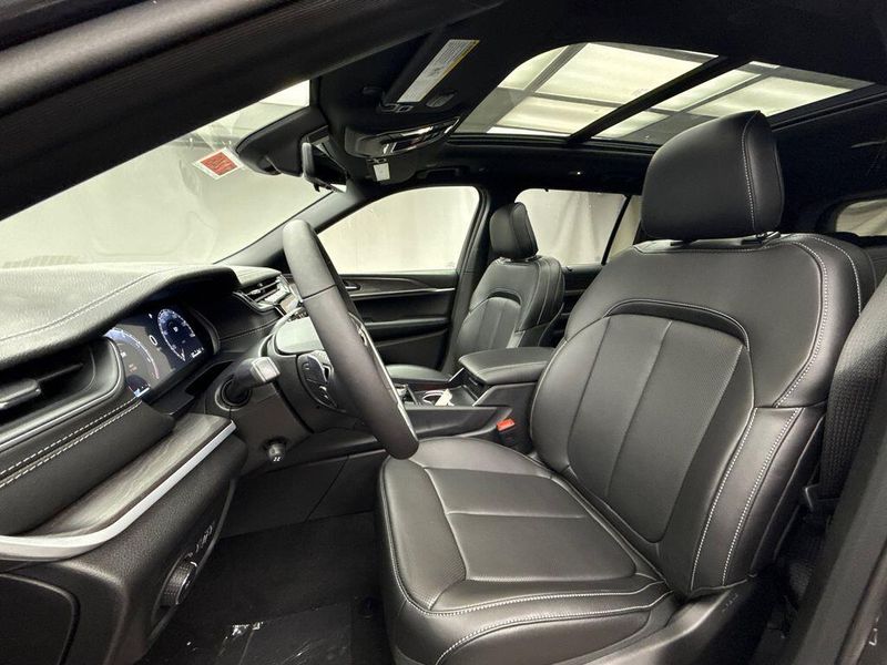 New 2025 Jeep Grand Cherokee L Limited 4x4Image 7