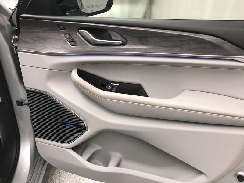 Used 2022 Jeep Grand Cherokee OverlandImage 28