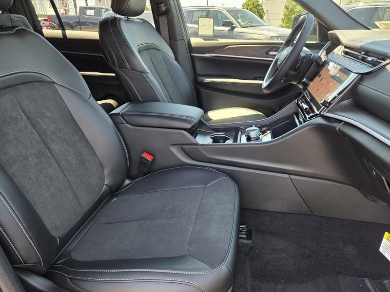 New 2026 Jeep Grand Cherokee L Laredo Altitude 4x4