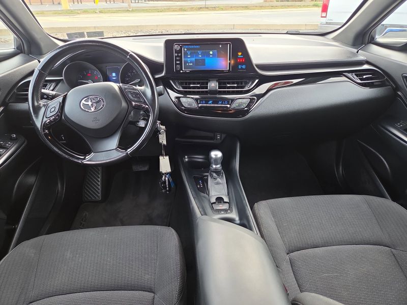 2018 Toyota C-HR XLE photo 21