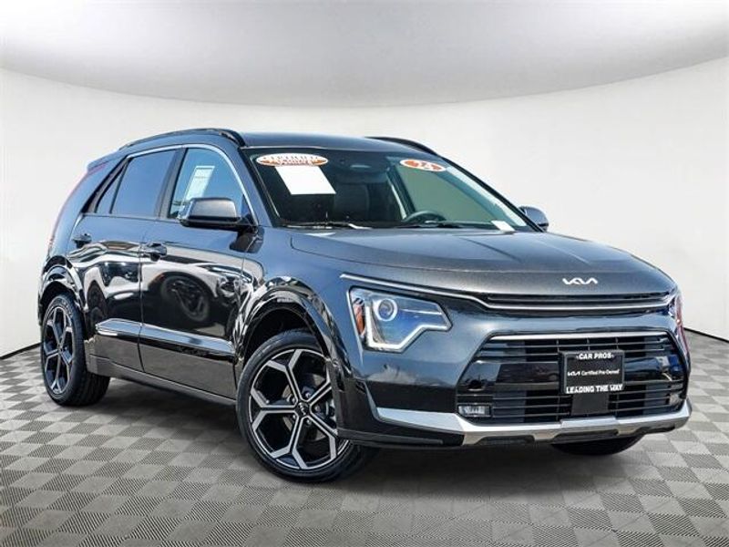 Used 2024 Kia Niro EX TouringImage 2