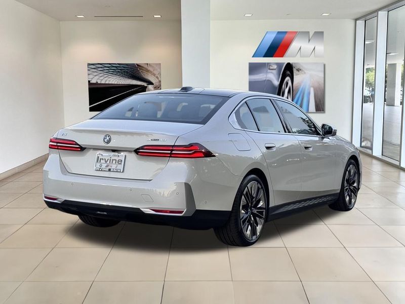 2025 BMW i5 xDrive40Image 8