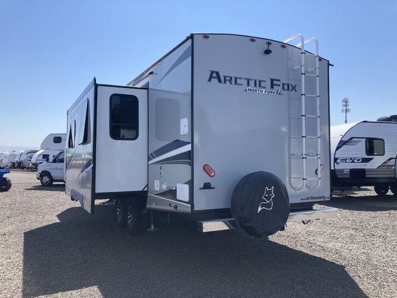 2023 ARCTIC FOX 28F  in a WINDSWEPT SERENITY exterior color. Legacy Powersports 541-663-1111 legacypowersports.net 