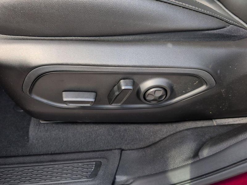 New 2025 Jeep Grand Cherokee Altitude X 4x2Image 12