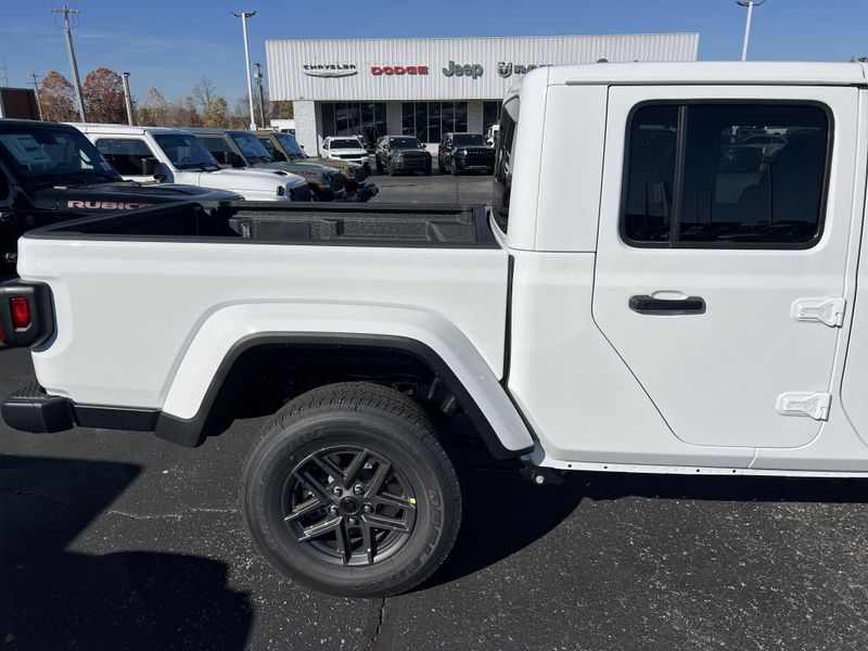 New 2026 Jeep Gladiator Sport S 4x4Image 6