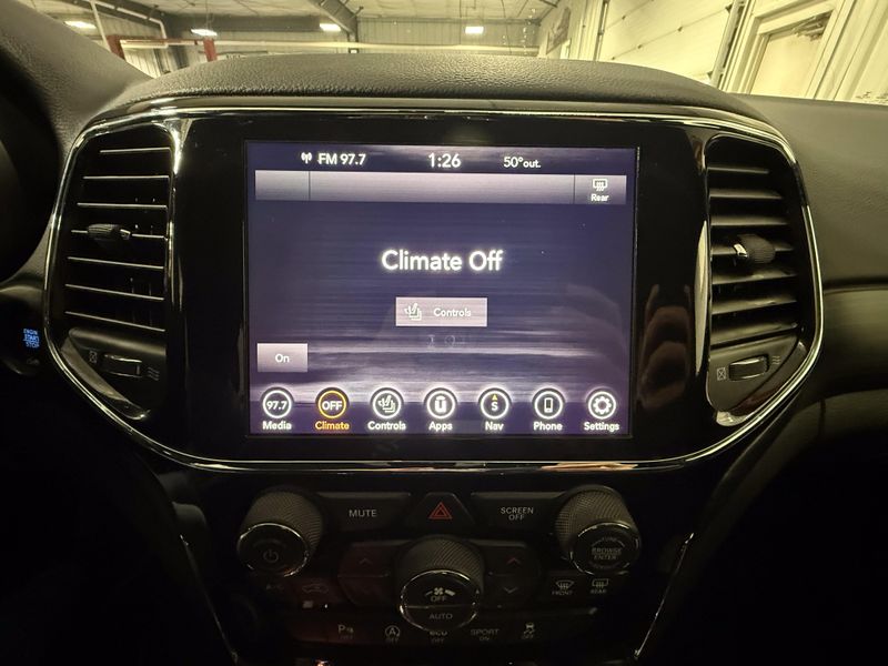 Used 2021 Jeep Grand Cherokee Laredo XImage 28