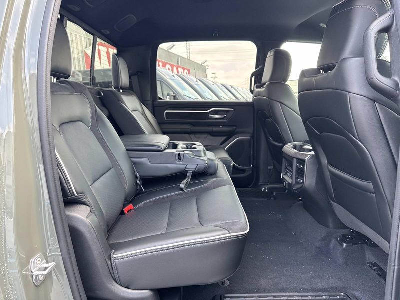 New 2026 RAM 1500 Laramie Crew Cab 4x2 5'7' Box