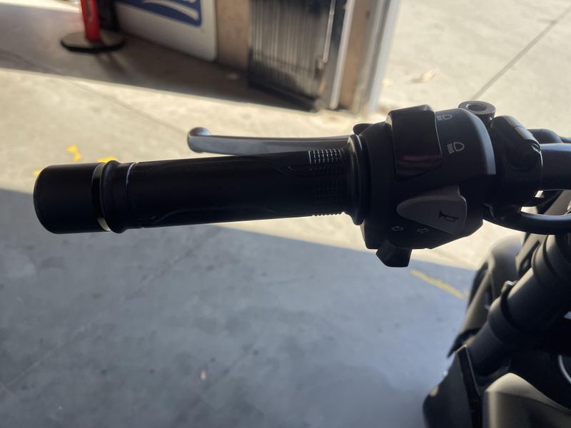 New 2025 Honda CB300R ABS Image 8