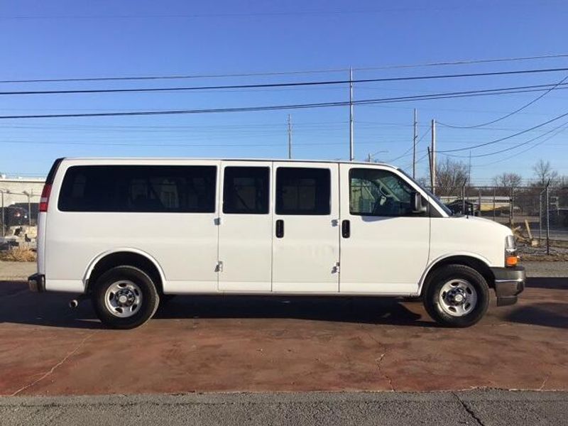 2017 Chevrolet Express 3500 LTImage 6