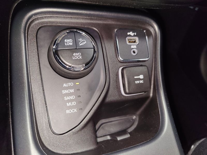 Used 2020 Jeep Compass Trailhawk 4x4 w/Heated SeatsImage 18