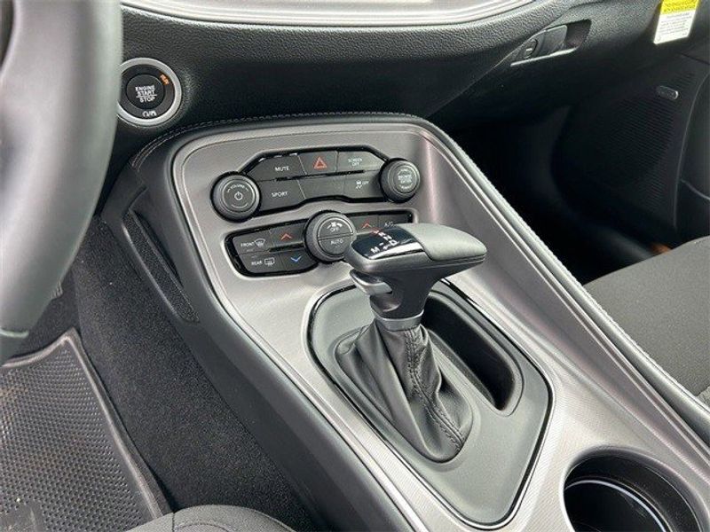 2023 Dodge Challenger Sxt AwdImage 17