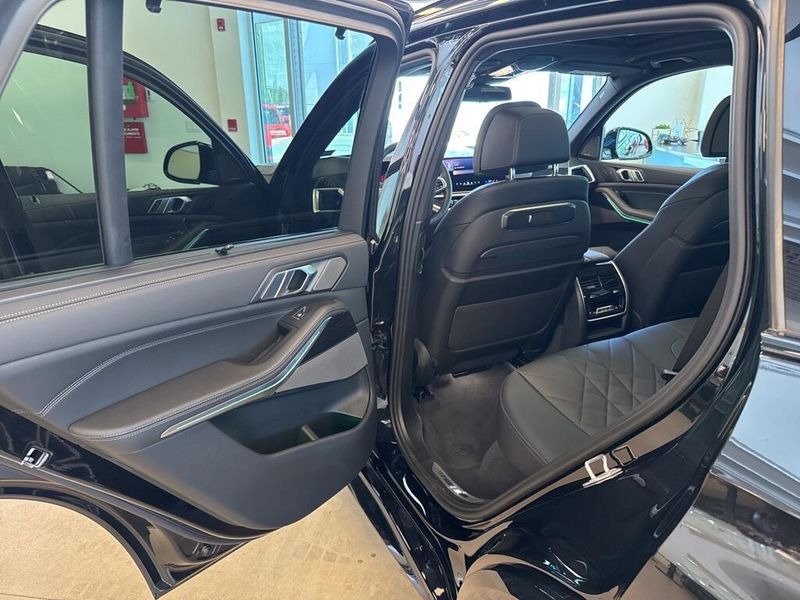 2025 BMW X5 xDrive40i M PACKAGE