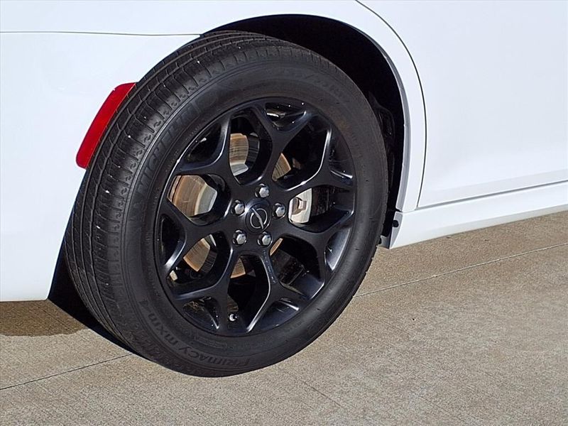 Used 2023 Chrysler 300 TouringImage 6