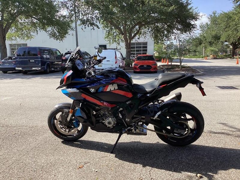 2025 BMW M 1000 XR