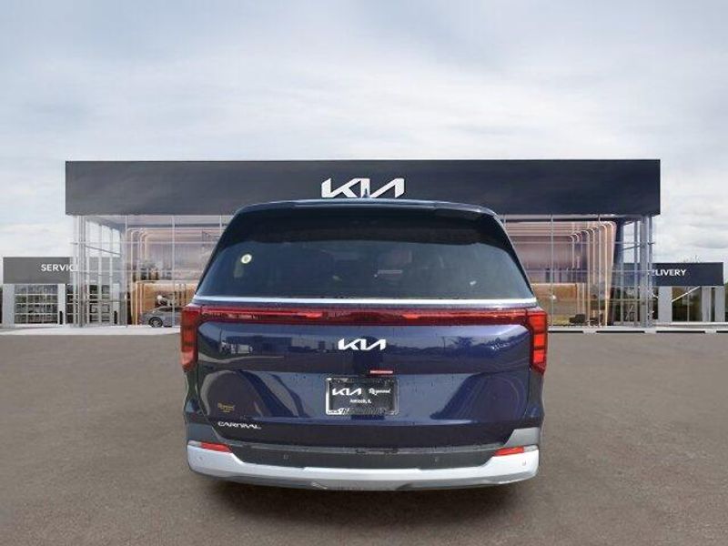 New 2027 Kia Carnival LXSImage 5