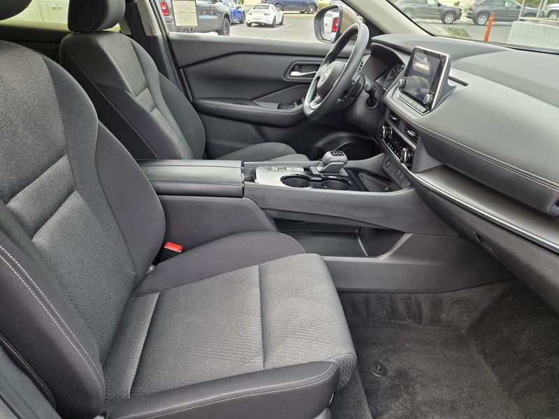 Used 2024 Nissan Rogue FWD SV