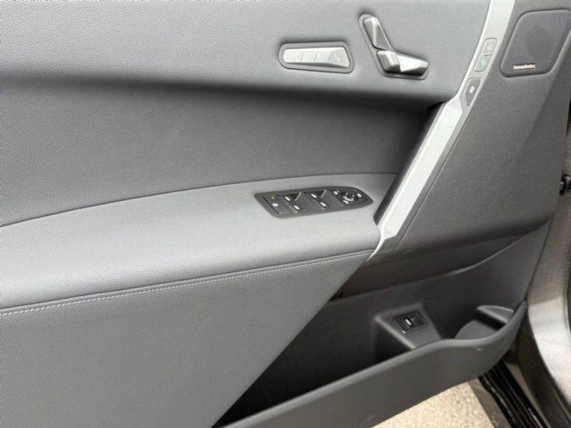 New 2026 BMW iX xDrive45Image 15