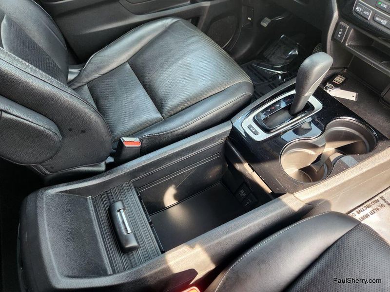 2017 Honda Ridgeline RTL-E photo 38