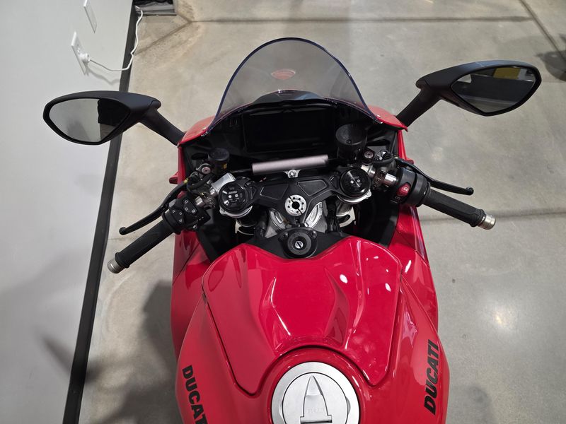 New 2025 Ducati Panigale V4 