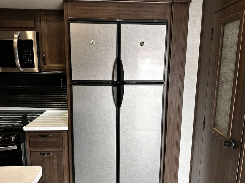 Used 2021 WINNEBAGO VOYAGE 3134RL Image 14