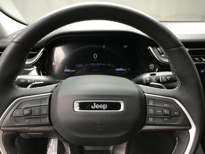 Used 2023 Jeep Grand Cherokee LimitedImage 7