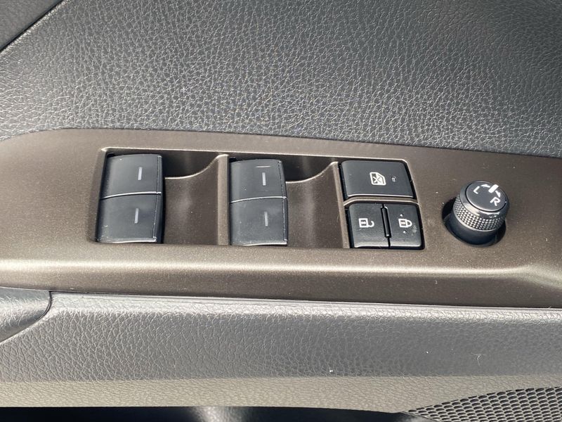 Used 2023 Toyota Camry SEImage 19